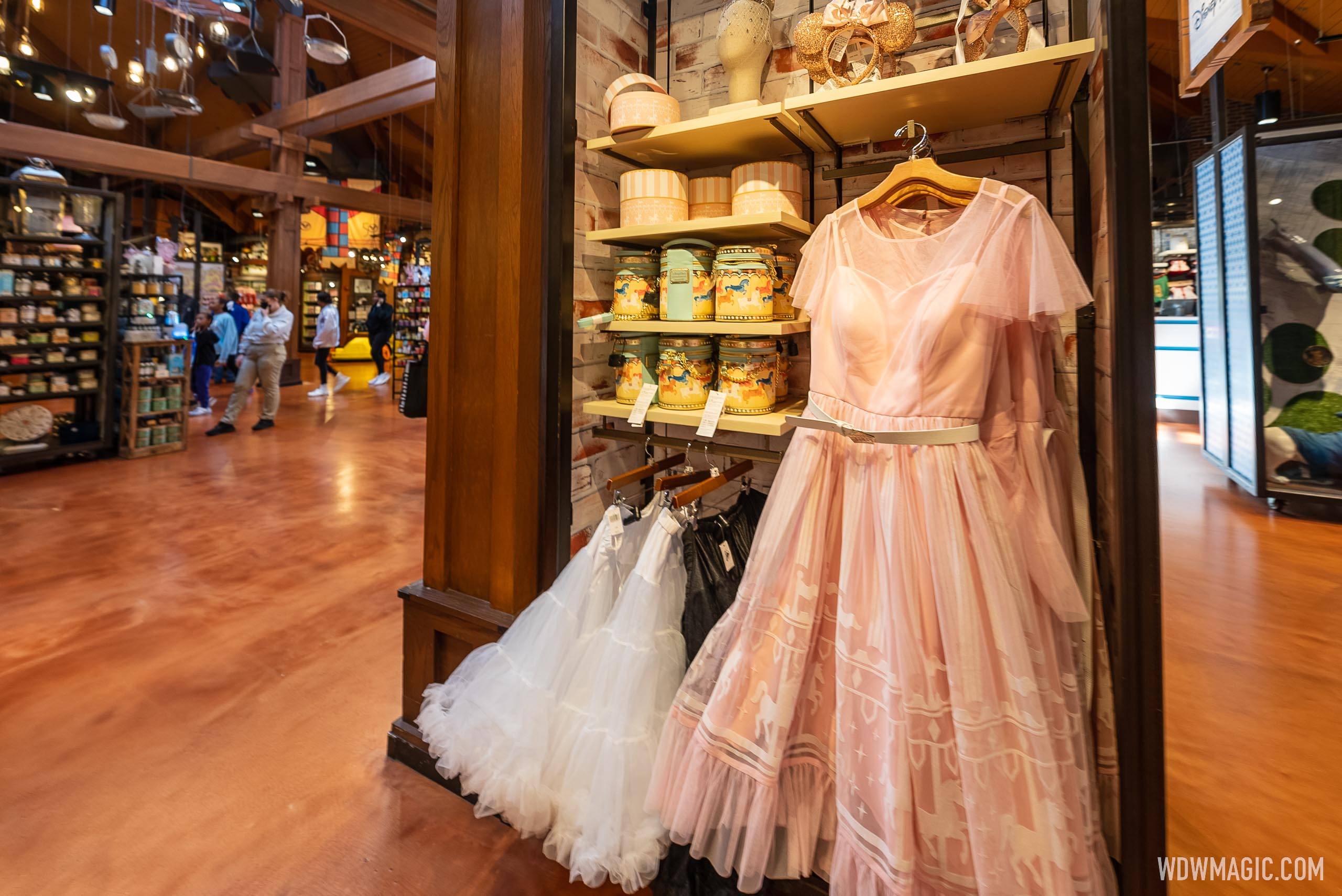 disney dress shop The returns to Springs at the Marketplace Co-Op in Walt Disney World Sandro Black/White Lace Pattern no-gender Downtown disney green dress cameo features Length & Shape:Medium Square
