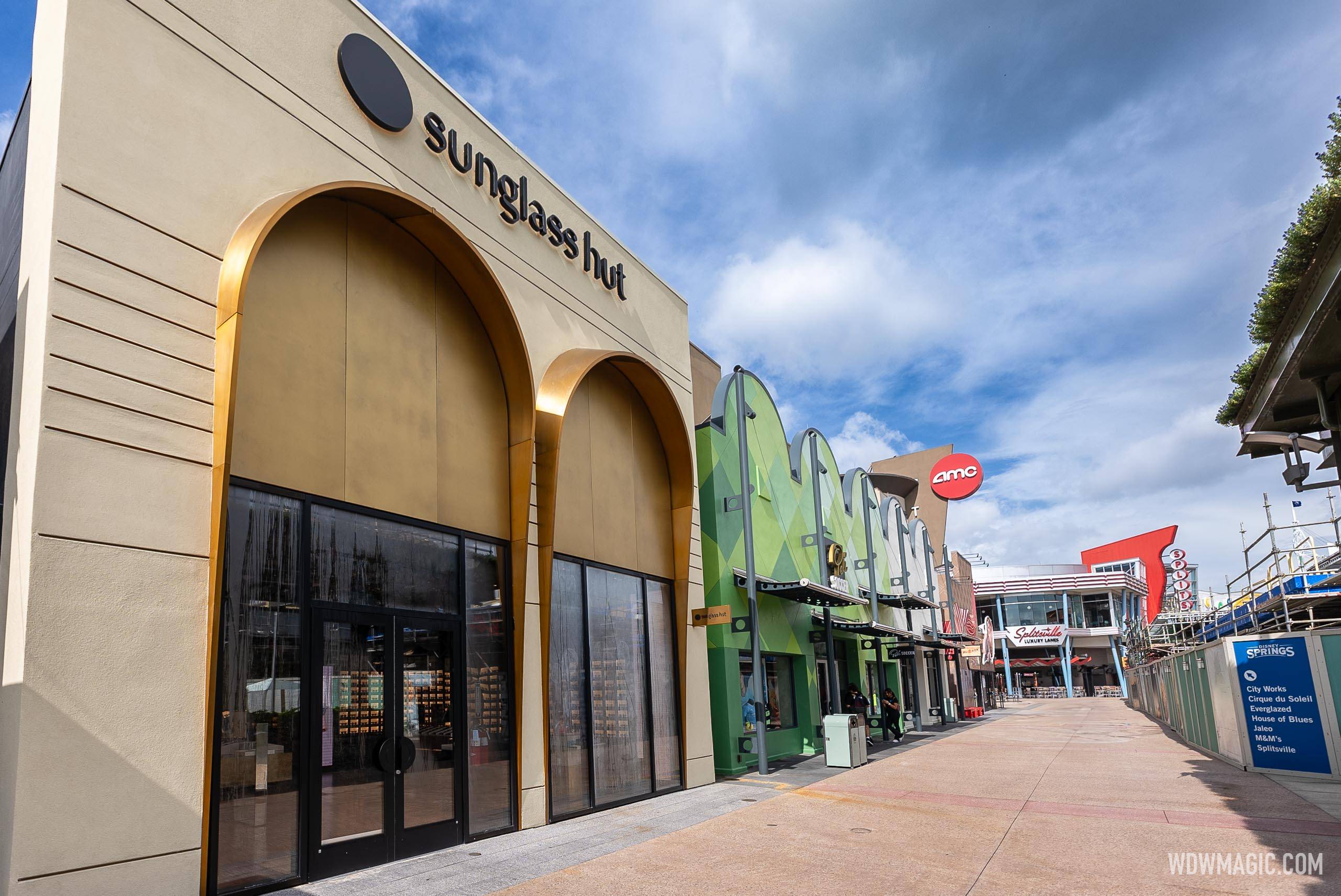 Downtown disney sunglass store hut