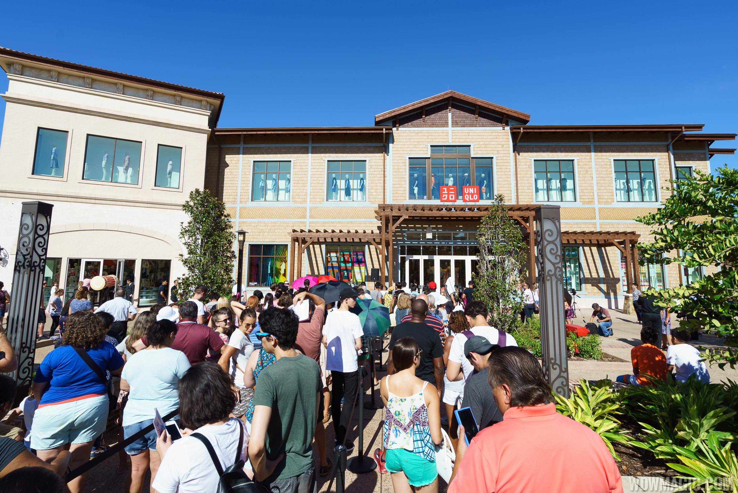 Uniqlo At Disney Springs Overview Photo 24 Of 24