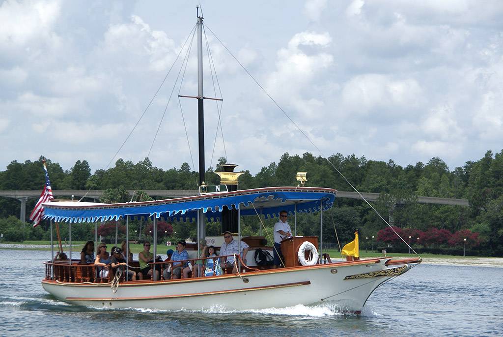 Launch boats
