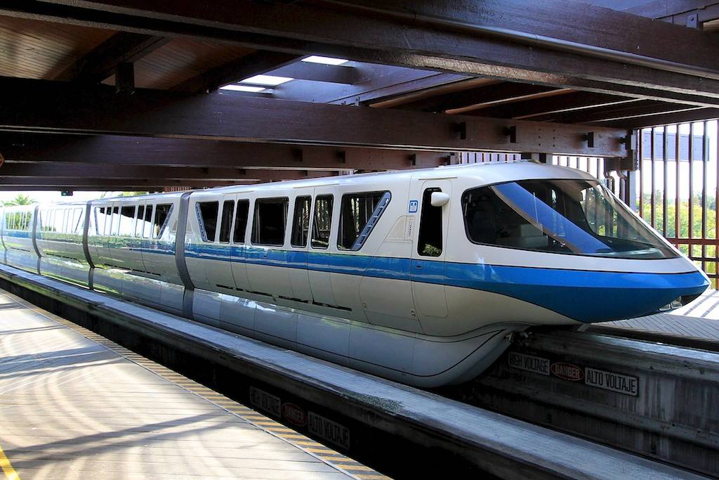 Monorail fleet now clear of all window decals