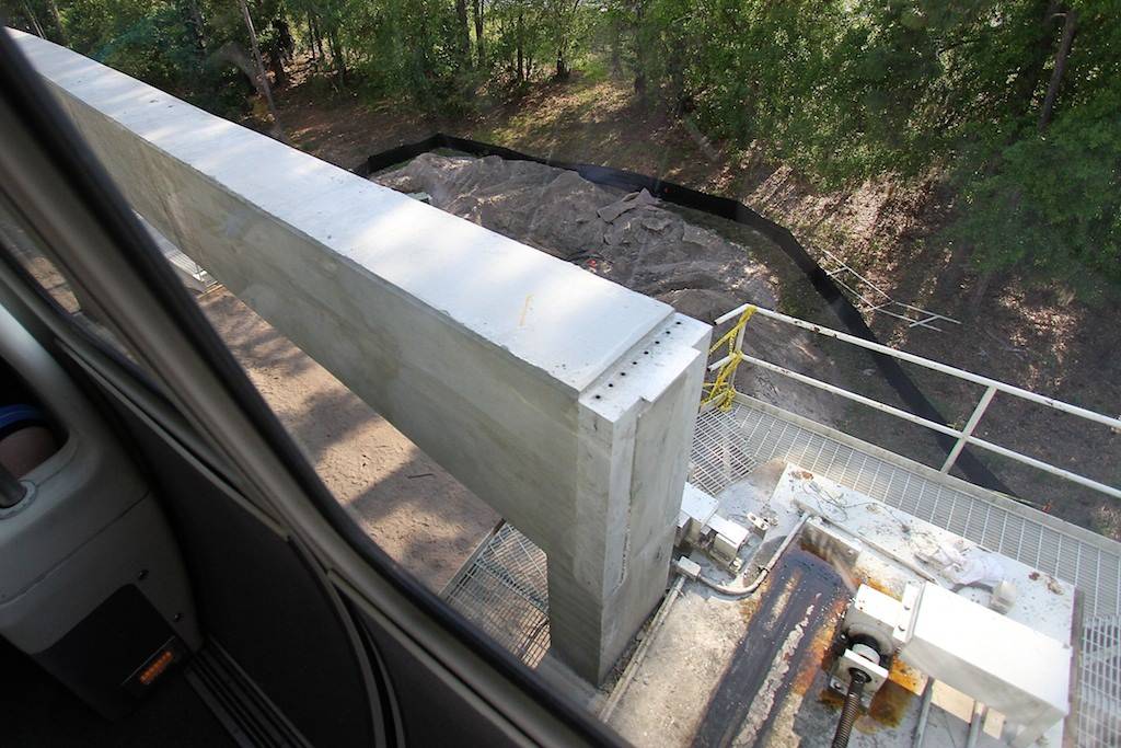PHOTOS - New monorail track spur nears completion