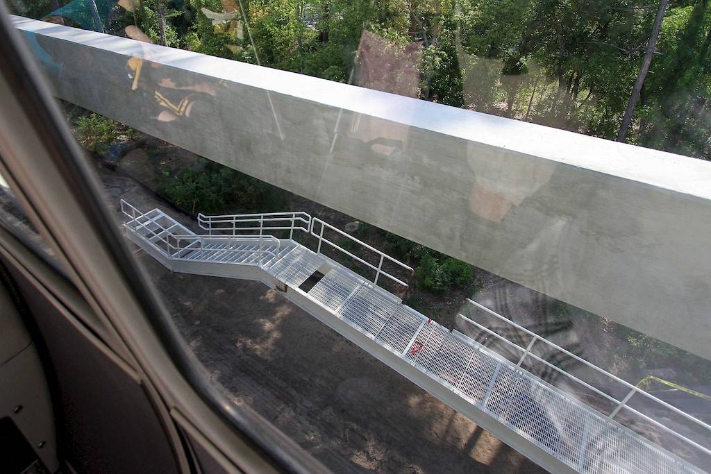 PHOTOS - New monorail track spur nears completion