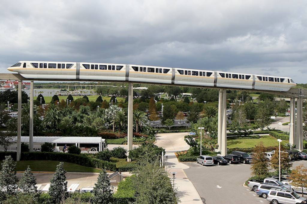 PHOTOS - Monorail Peach running daily on the Express beam