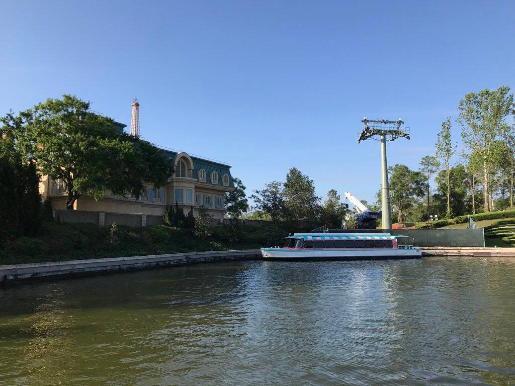 PHOTO - First Disney Skyliner tower now in place at Epcot