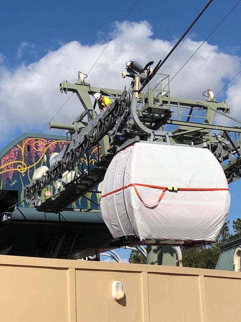 PHOTOS - First Disney Skyliner gondolas installed around property