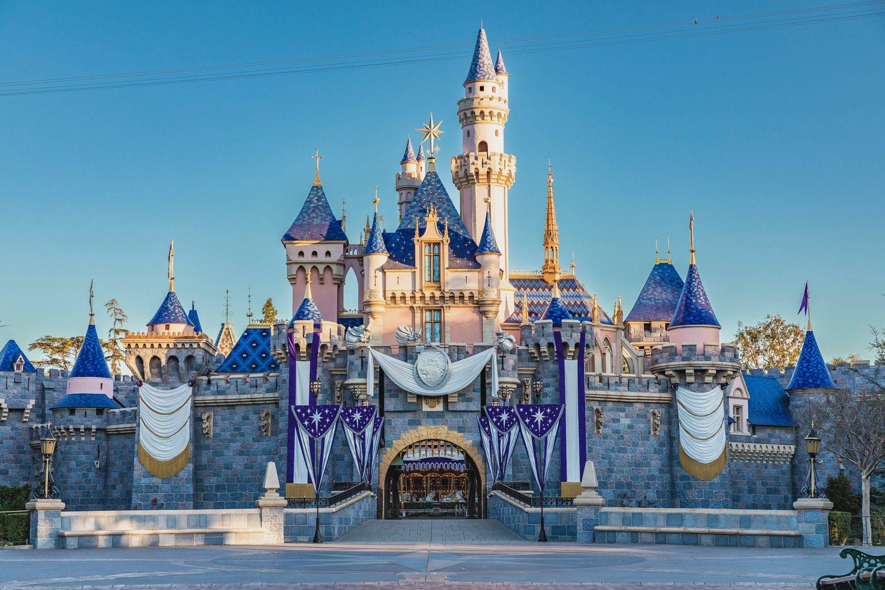 Disneyland Resort Ending Early Entry in 2026, Replacing with Lightning Lane Acces