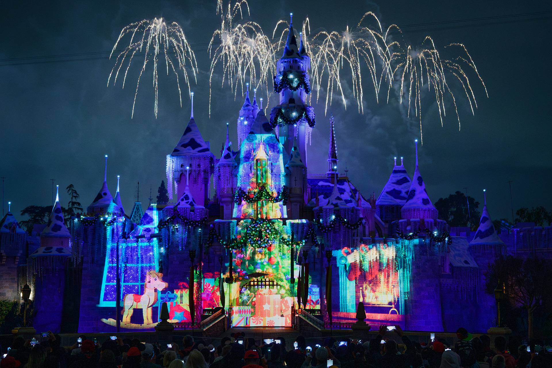Disneyland Resort 2024: Full Holiday Entertainment Schedule and Events