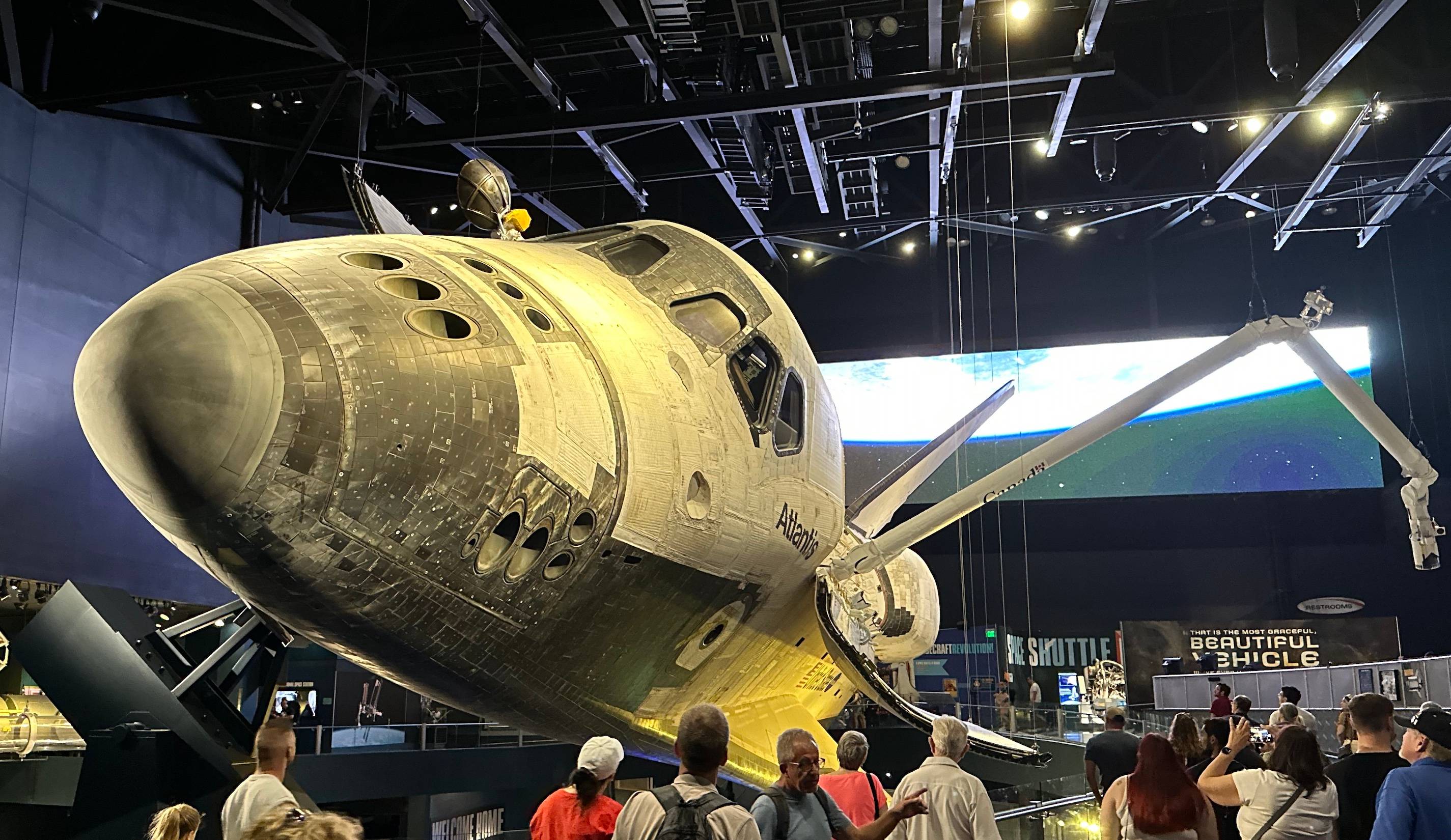 building space shuttle atlantis exhibit