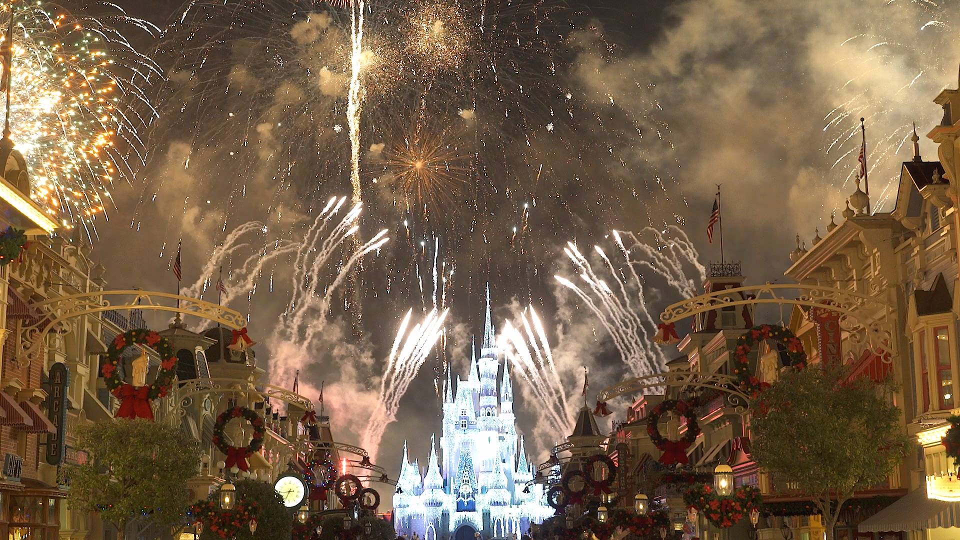VIDEO - Magic Kingdom debuts new Holiday Wishes New Year's Celebration firework show