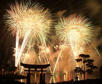 VIDEO - IllumiNations Reflections of Earth with Peace on Earth Finale
