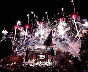 VIDEO - Rock the Night! Fireworks Spectacular