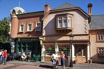 'The Hat Lady' show no longer performing at Epcot's Rose and Crown Pub