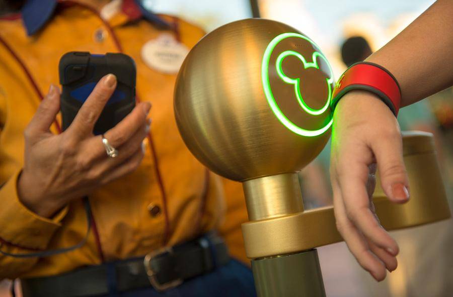 Theme Park Extra pilot test allows certain guests to purchase additional FastPass+